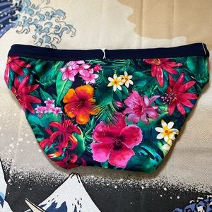 Tommy Bahama reversible Navy blue/Floral bikini bottom nwt